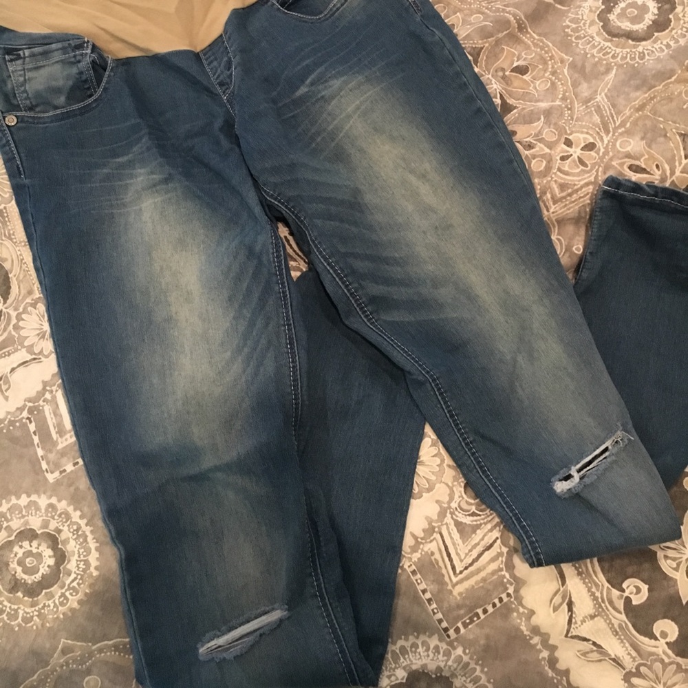 Maternity distressed skinny jeans